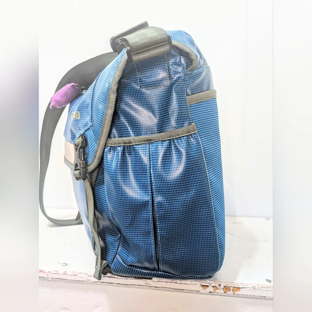 Patagonia Black Hole Mini Messenger Blue 12L Hiking Travel Discontinued Rare - Picture 5 of 15